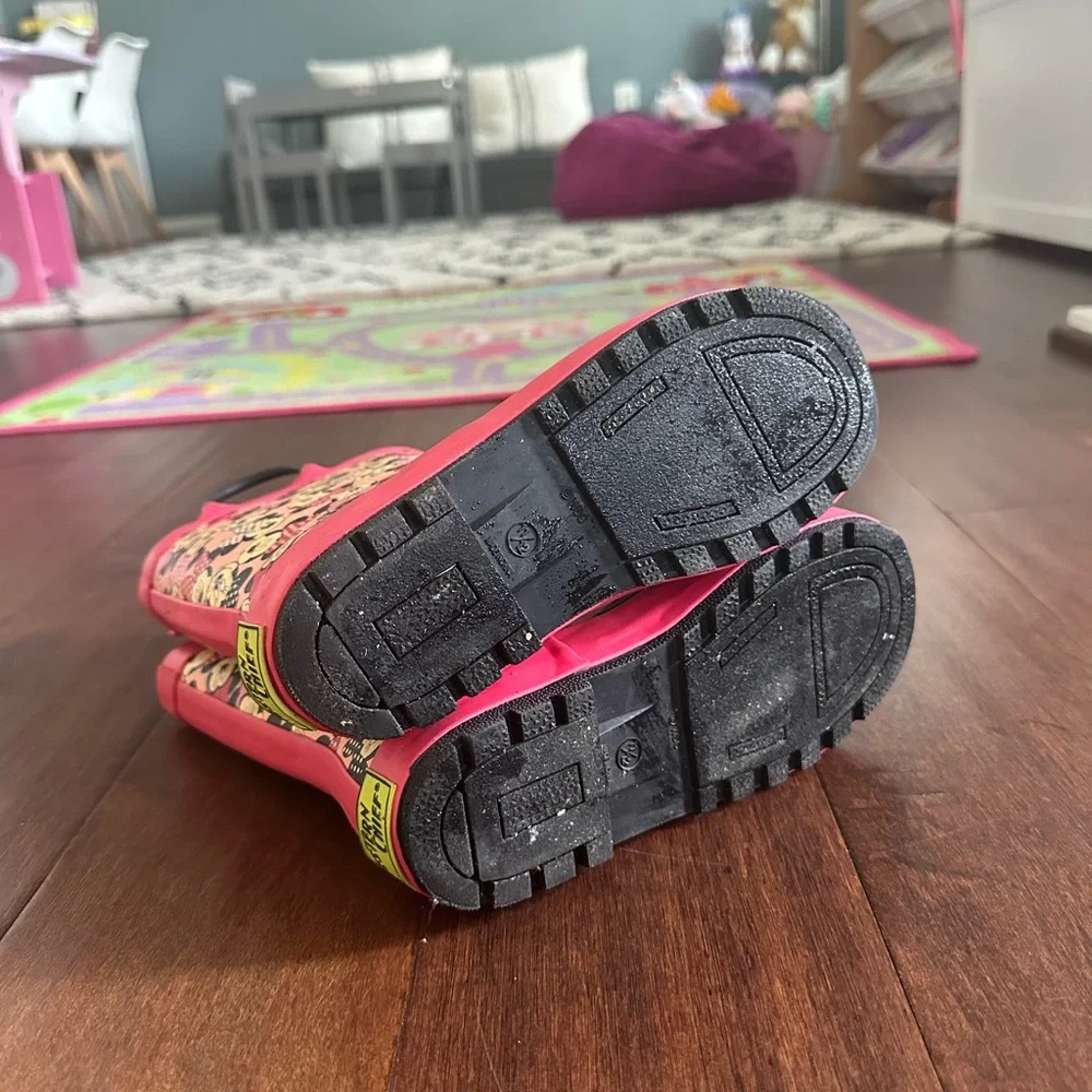 Western Chief Minnie Mouse Kids Rain Boots - Pink and Black - Picture 4 of 5